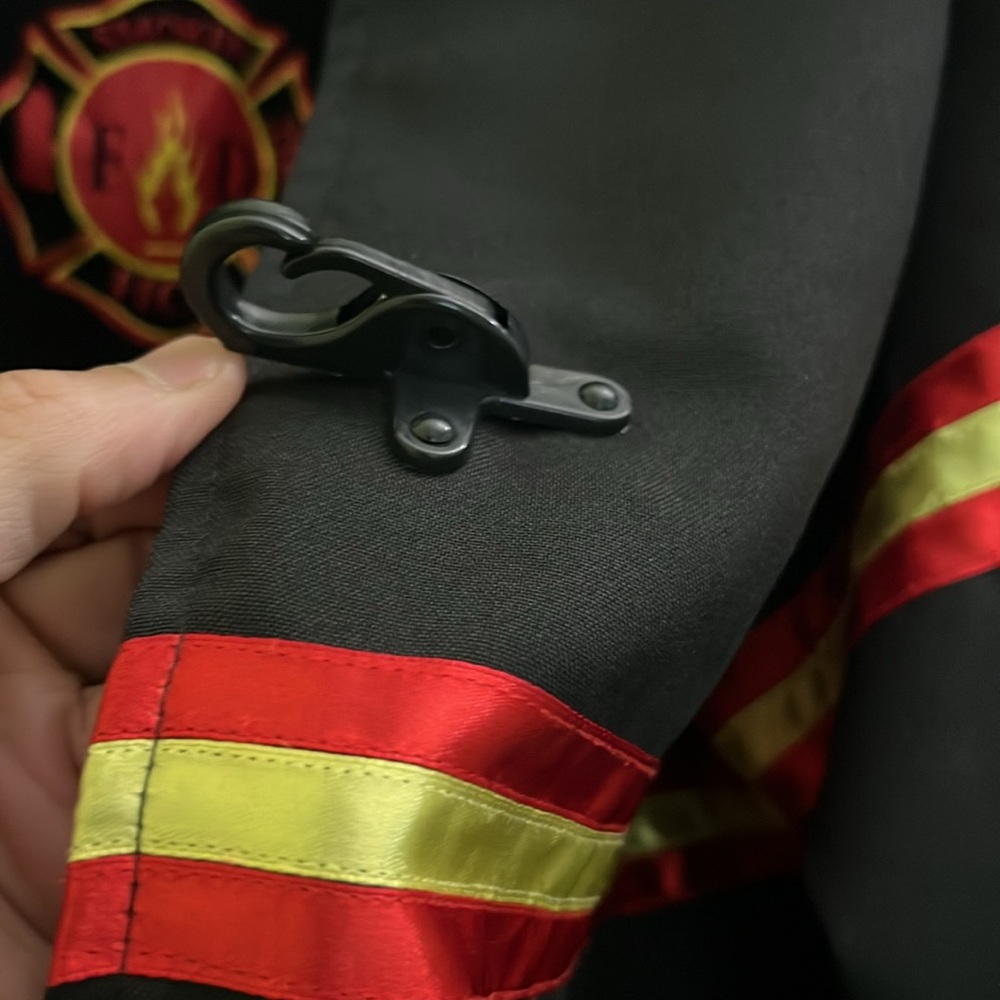 Worn only once, MEN’s Sexy 👨‍🚒 Fireman’s outfit size LARGE - Picture 4 of 10